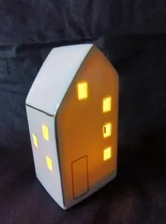 白い家型陶器ランプ　電池式