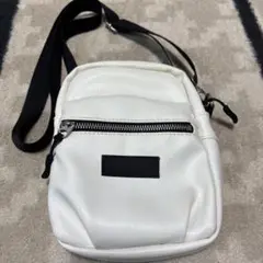 ホワイト ショルダーバッグ