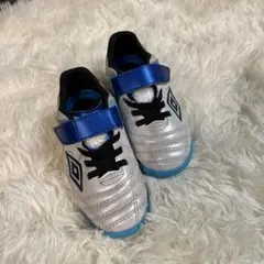 【美品】17cm Umbro サッカーシューズ シルバー/ブルー