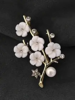 梅の花ブローチ【新品】パール　ラインストーン　入学式　卒業式