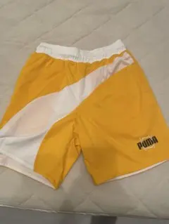 PUMA イエロー ショートパンツ