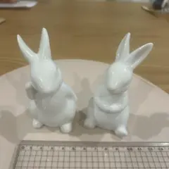 白いウサギの置物2体(陶器)