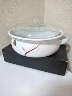 ①ホーロー鍋ANTHRIUM24~5cm②遊花萬宝窯　萬古焼四角大皿１枚小鉢４個
