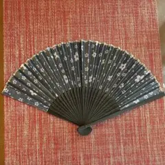 ★シルク★黒い桜柄の竹製扇子