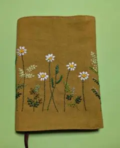 刺繍入りブックカバー(キャメル綿生地、花柄)