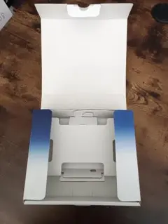 PlayStation®Vita（PCH-2000シリーズ）　ホワイト　空箱