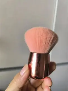 ピンク チークブラシ ローズゴールド