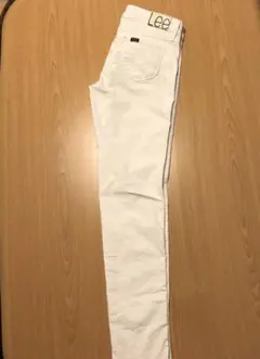 Lee 白パンツ