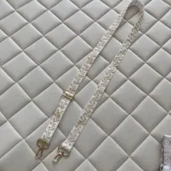 ホワイトゴールド刺繍スマホショルダーストラップ