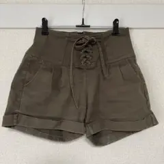 カーキ　ショートパンツ