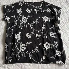 花柄刺繍 半袖トップス 黒