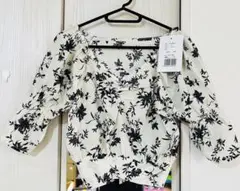 半額以下 花柄キャンディースリーブブラウス　新品