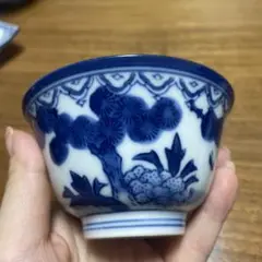 青い花と子供たちの絵柄の茶碗