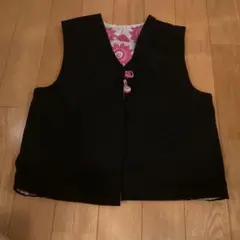 ハンドメイド　黒の花柄裏地ベスト