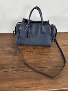 【値下げ】ネイビーのショルダーバッグ 中型