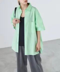 袖ロールアップ半袖ビックシャツ　フリーサイズ