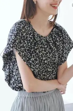 ロペピクニック　ラッフルスリーブブラウス