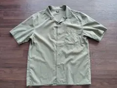 UNIQLO　オリーブ色 ボタンダウンシャツ