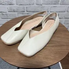 《美品》mohi スクエアトゥバックストラップフラットシューズ 36 ホワイト系