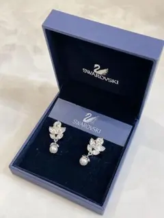SWAROVSKI イヤリング パール リーフモチーフ ライトストーン 箱付き