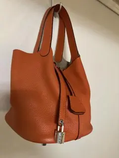 美品　キューブバッグ 本革レザー 鍵付き