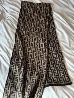 Fendi ロゴマフラー