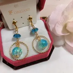 新品未使用 キラキラブルーダイヤカット×ガラス玉 イヤリング