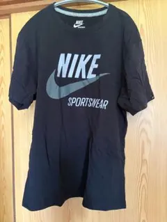 NIKE SPORTSWEAR　STANDARD FIT　Tシャツ