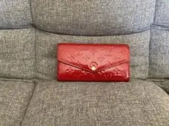 美品 ルイヴィトン/長財布 ヴェルニ ポルトフォイユ サラ レッド