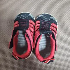赤と黒のベビーサンダル