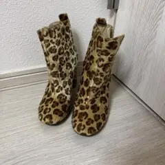 ヒョウ柄ブーツ
