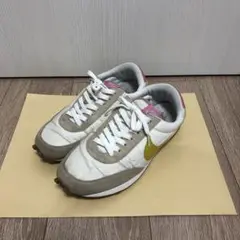 NIKE デイブレイク