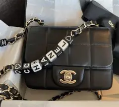 レア!CHANEL キューブ型ビーズミニフラップバック