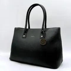 美品 FURLA リンダ トートバッグ レザー A4可 ロゴ金具 黒 e437