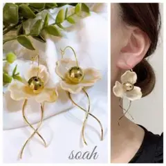 411*マーブルフラワー ひねりスティックフープピアス