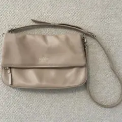 ケイトスペード　斜めがけバッグ　ベージュ