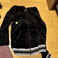 ジューシークチュールフード付きブラックジャケット パンツ　セットアップ