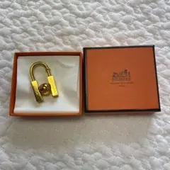 箱有 HERMES エルメス 2001 地球 カデナ キーリング チャーム