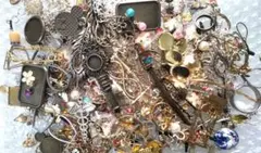 大量アクセサリーパーツ(T)(ジャンク品)(500g)