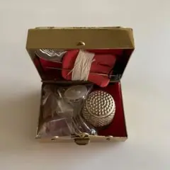 カラフルな超ミニ裁縫セット