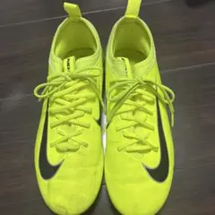 Nike Mercurial イエロースパイクシューズ