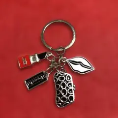 【新品】多彩なチャームのキーホルダー