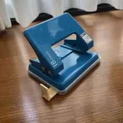 穴あけパンチ