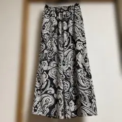 黒と白のペイズリー柄ガウチョパンツ