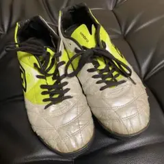 トレーニングシューズ　UMBRO　アンブロ