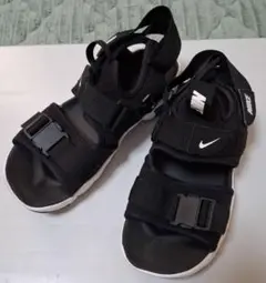 NIKE ブラック キャニオンサンダル
