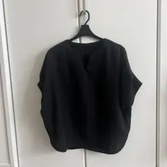 ユナイテッドアローズ　ブラック Vネック 半袖シャツ