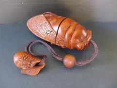 時代物 蝉の印籠・実に止まる虫根付 木彫 一刀彫り 作名入 古道具 レトロ 骨董