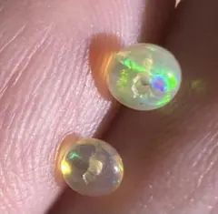 穴あきオパール２つセット　計0.335ct