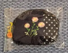 お花刺繍ポーチ⭐️正絹ちりめん根付け＋鈴付き